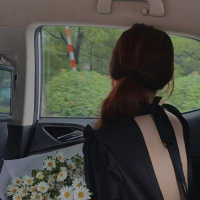 天王之女直播带货翻车，学校展开调查，一个月持续发酵